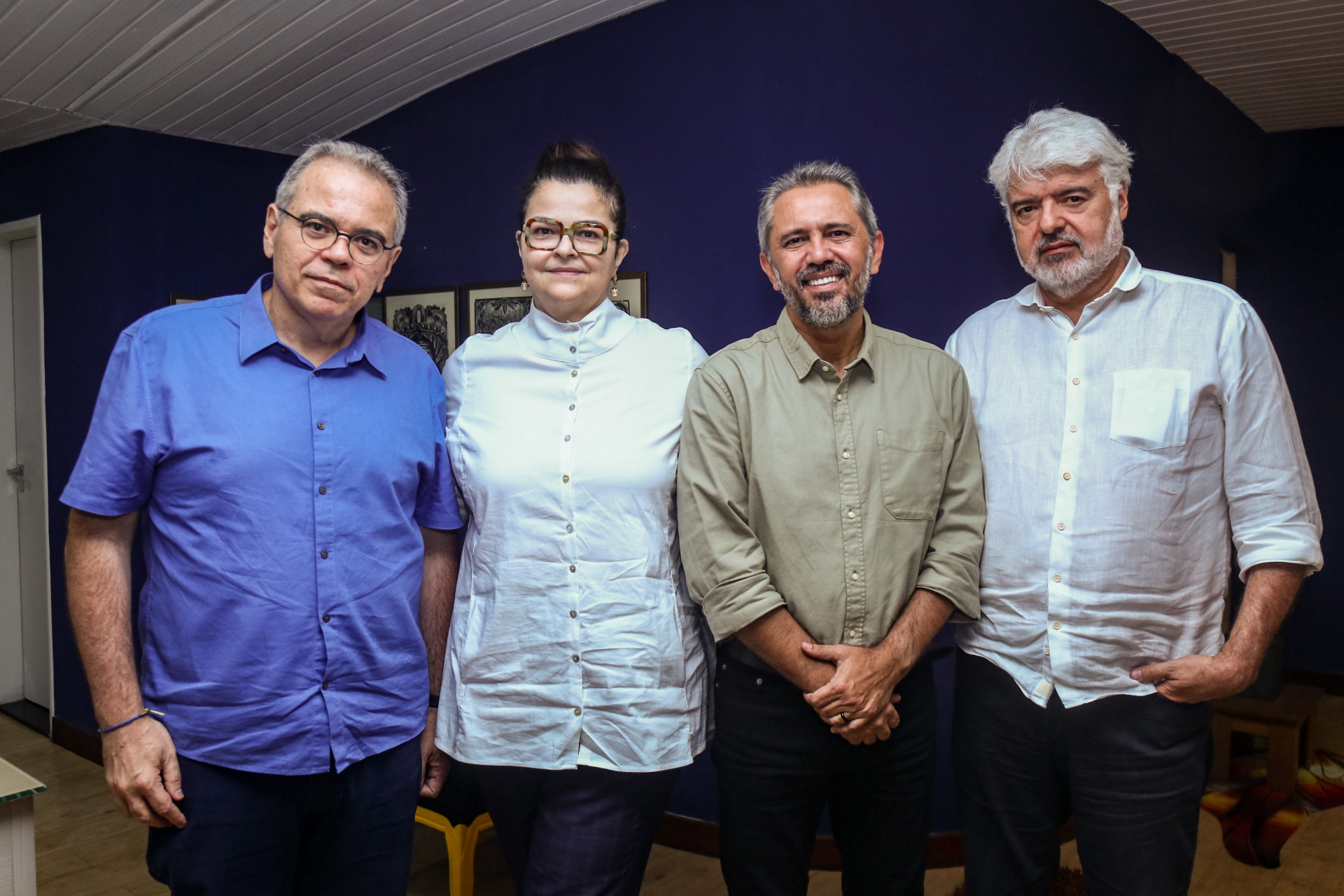 Governador Elmano de Freitas foi recebido pela presidente institucional e publisher do O POVO, Luciana Dummar; pelo presidente executivo do O POVO, João Dummar Neto; pelo diretor Financeiro, André Azevedo; e por demais diretores e jornalistas do O POVO (Foto: Joao Filho Tavares)