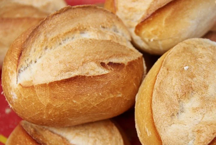 Se por outro lado proteínas são bem-vindas, por outro os astronautas são proibidos de comer pão.
