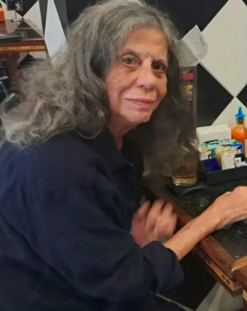 Em resposta, uma das filhas, Maria Thereza, disse que Gleyson é o mais velho [ele tem 70 anos] e não ajuda em nada.