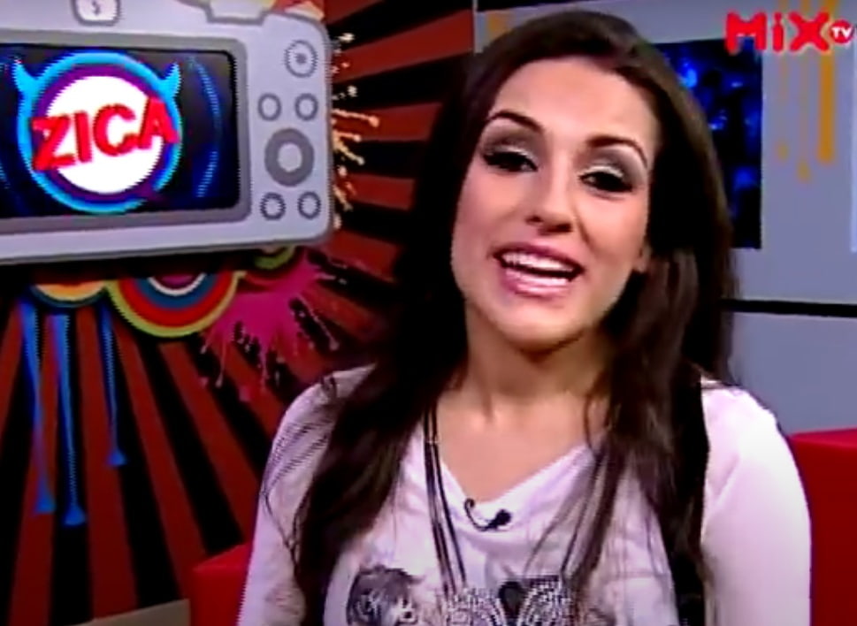 Integrante do Grupo Mix de Comunicação, a Mix TV era um canal de gênero musical voltado ao público jovem que deixou de ser transmitido na TV Aberta em novembro de 2014. Três anos depois a emissora fechou pela baixa cota de patrocínio e pelo pouco alcance em território nacional após a mudança para a TV por assinatura. 