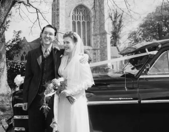 “Tentamos tornar o nosso casamento o mais anos 40 possível; tradicional, como talvez os nossos avós fizeram”, contou.