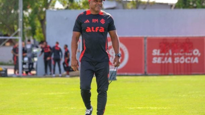 Técnico analisa se a melhor decisão será poupar mais titulares do Colorado para clássico ou utiliza força máxima contra o Alviverde