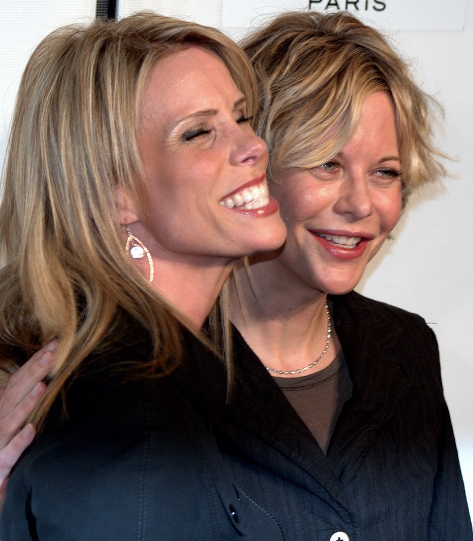 Cheryl tem problema para dormir, principalmente quando desperta no meio da madrugada e não consegue voltar a pegar no sono. Ela participa até de campanhas por um sono melhor para as pessoas.   Na foto, ela com a colega atriz Meg Ryan 