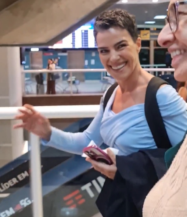 Conhecida por ser reservada e viver longe da mídia, a atriz não confirmou, mas também não descartou a ideia.