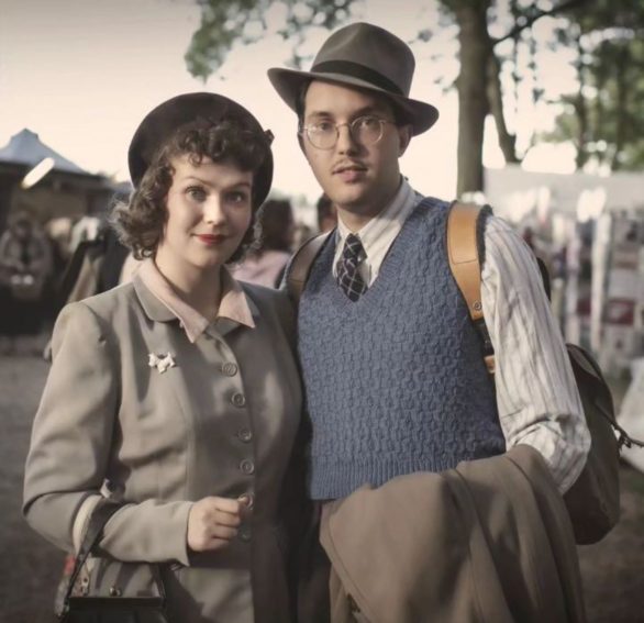 “Os filmes antigos podem ser um pouco pesados, então Greg nos encoraja a assistir algo mais recente de vez em quando”, explicou Liberty.