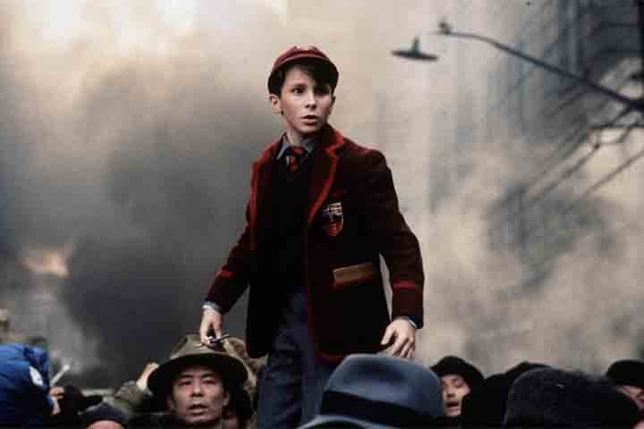 Christian Bale em Império do Sol (1987): Então com 13 anos, Bale impressionou como Jim, um menino britânico em um campo de prisioneiros na Segunda Guerra. A atuação foi elogiada por Steven Spielberg, diretor do filme.