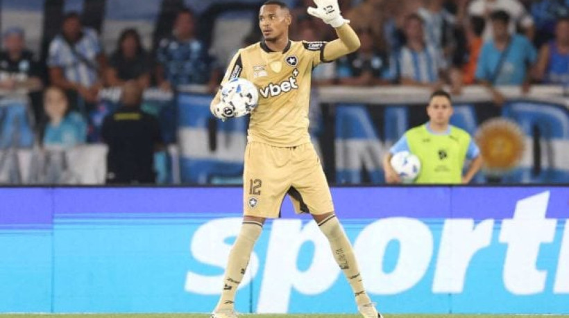 Arqueiro, que renovou contrato até 2028, relembra pênalti defendido contra o Tricolor Paulista, em 2024, e cita legado do ídolo Manga