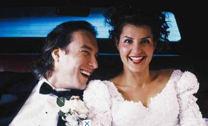 A atriz canadense (de ascedNia Vardalos fez sucesso nessa comédia despretensiosa que cativou o público pela leveza. Tanto que teve uma continuação. 