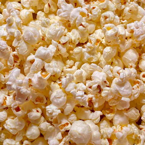  Pipoca: Tem Vitamina B1, B3 e B6. As opções mais apetitosas levam açúcar, chocolate ou manteiga. Porém, quando acrescida apenas de sal (moderado), ela é saudável e benéfica para aumentar a energia. 