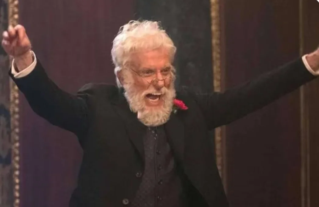 Dick Van Dyke - 99 anos - O ator recebeu vários prêmios, incluindo um Globo de Ouro, Tony, Grammy, um Daytime Emmy e quatro Primetime Emmys. Ele estrelou os musicais Bye Bye Birdie (1963), Mary Poppins (1964) e Chitty Chitty Bang Bang (1968).