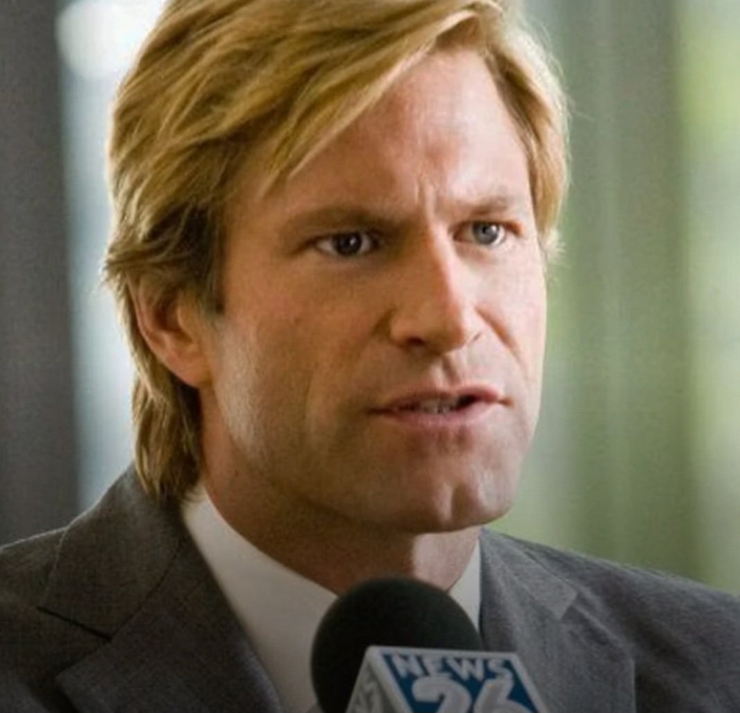 Já em Batman: O Cavaleiro das Trevas, o ator Aaron Eckhart (Obrigado Por Fumar) interpretou um Duas-Caras cheio de camadas interessantes.