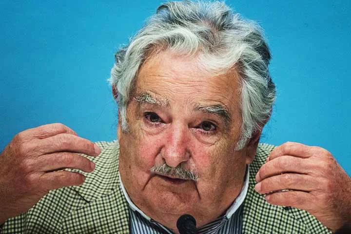 Ex-presidente do Uruguai, José “Pepe” Mujica, declarou recentemente em entrevista ao jornal local “Búsqueda” que não recorrerá a novos tratamentos para o câncer no esôfago, descoberto no início de 2024. Em dezembro do mesmo ano, o político já havia dito: 'Deus não existe, mas espero estar errado'