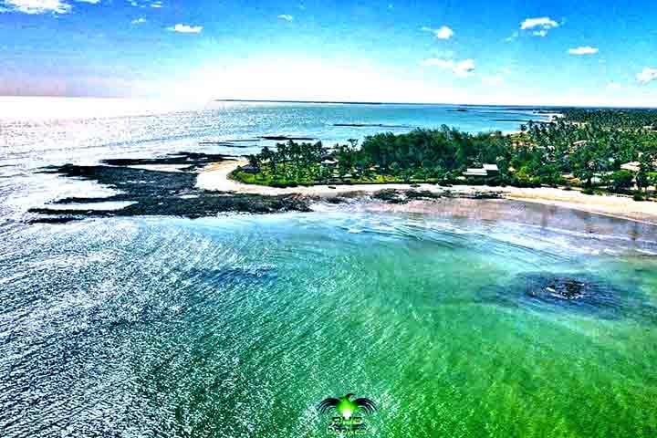 Praias de Barrinha e Ponta do Sardim - Localizadas no município de Cajueiro da Praia, oferecem cenário paradisíaco, com exuberantes coqueiros, casas coloridas e mar azul e calmo. 

