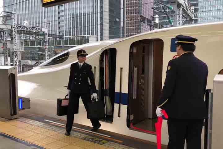 Operadores de trens de alta velocidade - Conhecidos como Shinkansen no Japão, fazem treino especializado para controlar esses veículos que atingem velocidades superiores a 300 km/h. A infraestrutura e tecnologia para trens de alta velocidade não se encontram no sistema ferroviário brasileiro.