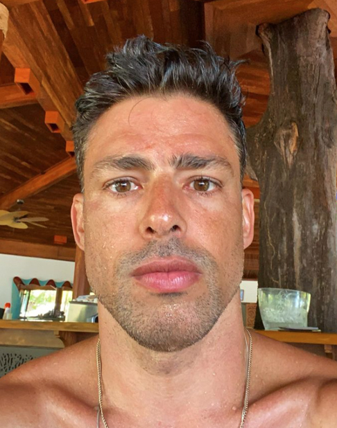 Adepto do surfe, o ator Cauã Reymond quase foi arrastado pela correnteza, enquanto praticava o esporte nas llhas Maldivas. Ele conseguiu ser resgatado por uma guia que o acompanhava .