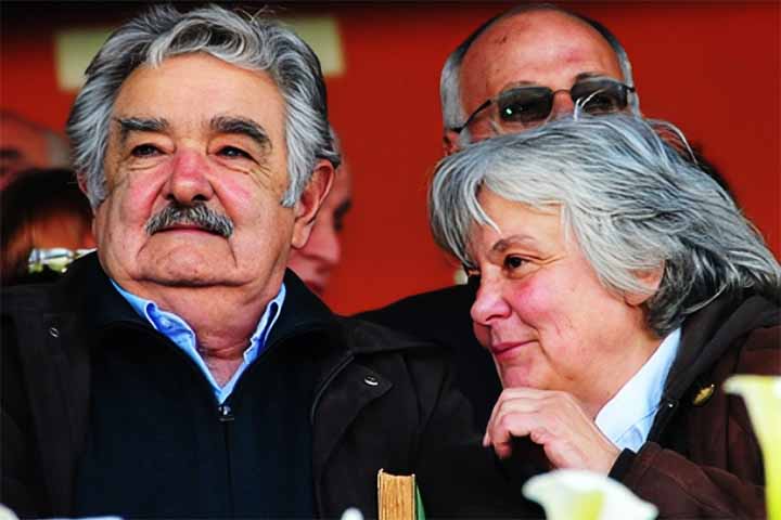 Mujica é casado com Lucía Topolansky, também ex-militante. A união foi oficializada somente em 2005, mas eles estão juntos desde os anos 70 e não tiveram filhos.