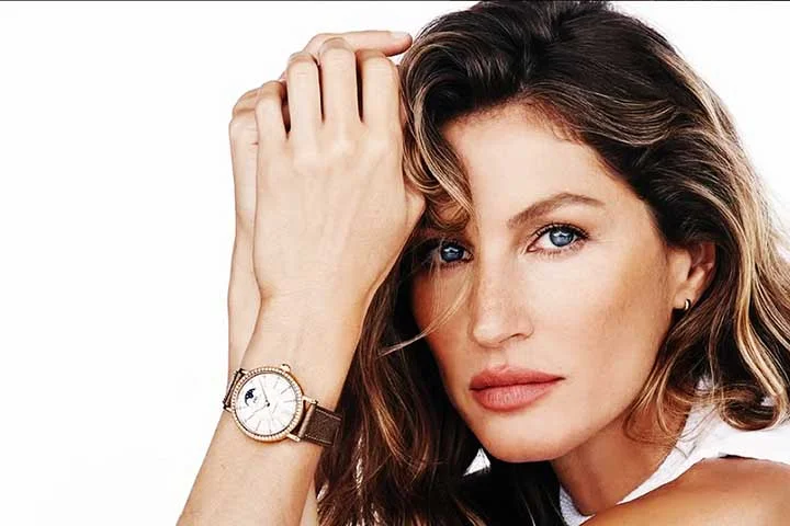 Considerada uma das maiores modelos de todos os tempos, Gisele une simetria facial, carisma e versatilidade. Sua trajetória mostra que beleza também é postura e presença, e sua posição no ranking consagra a força da estética brasileira no cenário mundial.