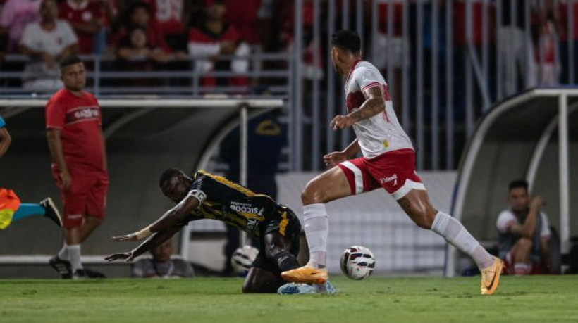 Galo mantém 100% de aproveitamento e assume a liderança da competição