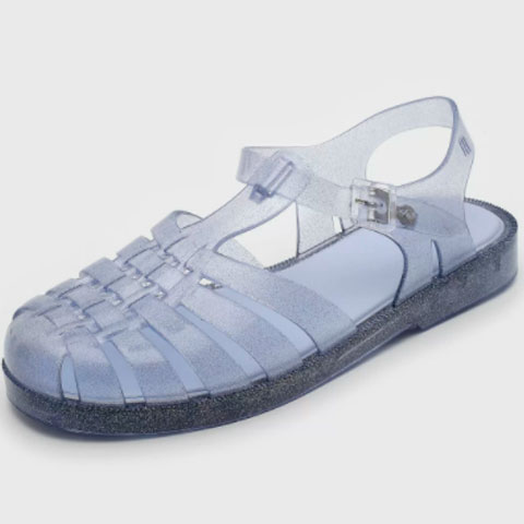 Outro sucesso entre as meninas era a série de sandálias Melissa. havia diversos modelos, sempre feitas de material plástico, com cores variadas.  