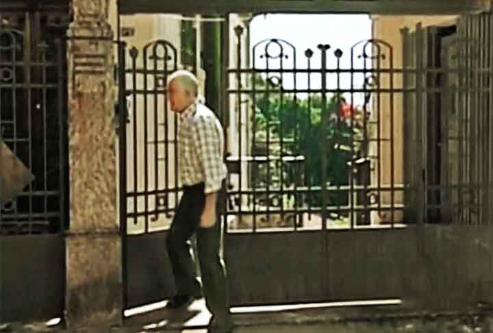 Em 1974, Biggs foi identificado pelo repórter de um tabloide britânico em Copacabana. Na época, a bailarina Raimunda de Castro já estava grávida do filho do criminoso e, sem acordo de extradição entre Brasil e Inglaterra, ele pôde permanecer em solo brasileiro.
