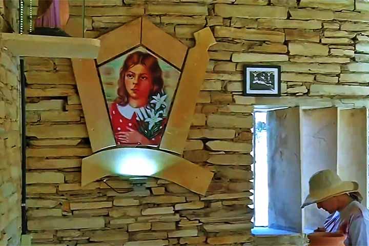 Em 1941, quando tinha 13 anos, Benigna Cardoso da Silva foi assassinada a golpes de facão por um homem que tentou estuprá-la. 
