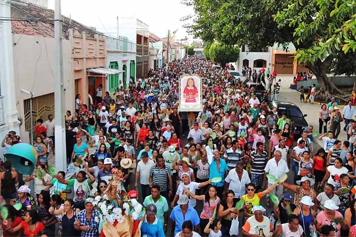Benigna Cardoso da Silva nasceu no dia 15 de outubro de 1928 no Sítio Oiti, no povoado de Inhumas, em Santana do Cariri. 
