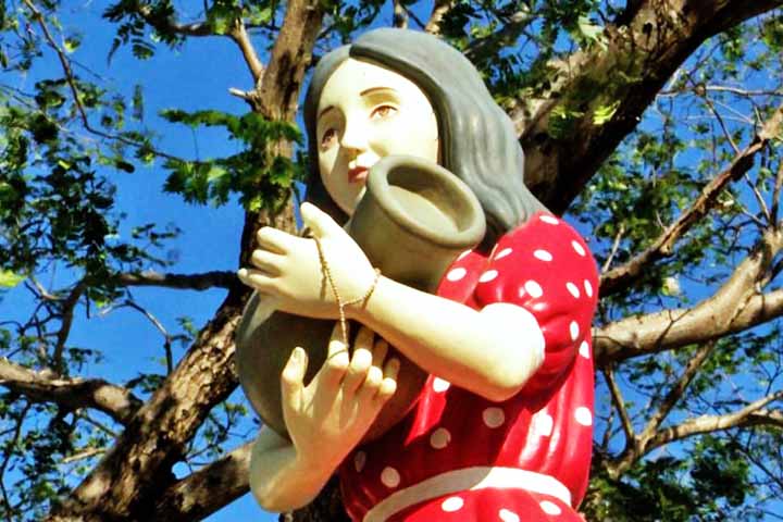 Ainda durante a construção, fiéis já vinham expressando estranhamento com os traços da imagem.
