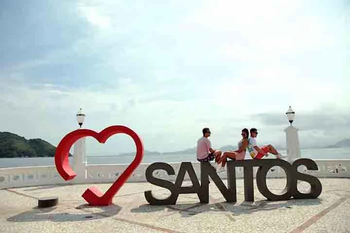 O crescimento de turistas em comparação com o mesmo período do ano passado foi de 18,3%. A estimativa é de que 3,34 milhões pessoas tenham escolhido Santos como destino na temporada.
