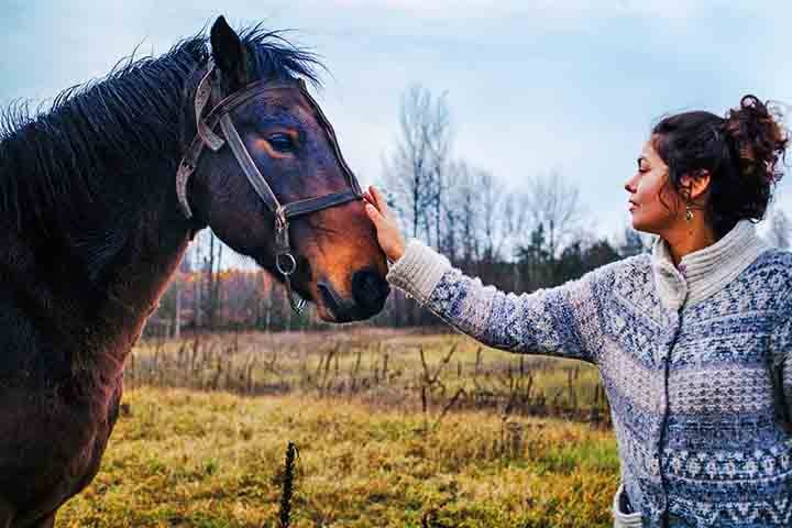 Além disso, seu ritmo cardíaco aumentava significativamente diante de expressões irritadas.