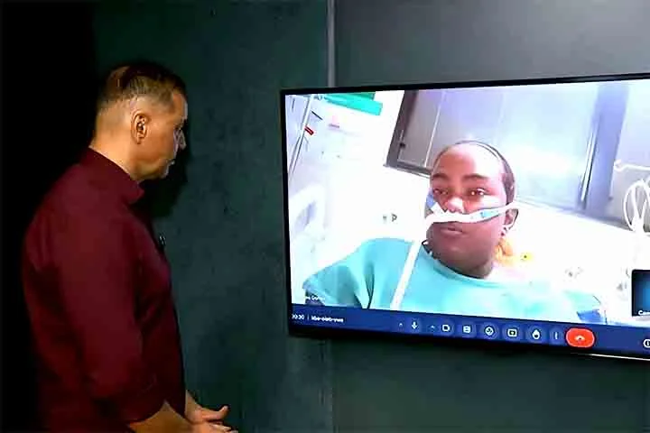 Com a cirurgia, Sabrina viu-se livre dos terríveis efeitos da superprodução de cortisol. No entanto, o tumor seguiu secretando ACTH. O hormônio, sem a regulação das glândulas adrenais, causam estímulos nas células que dão pigmentação à pele.