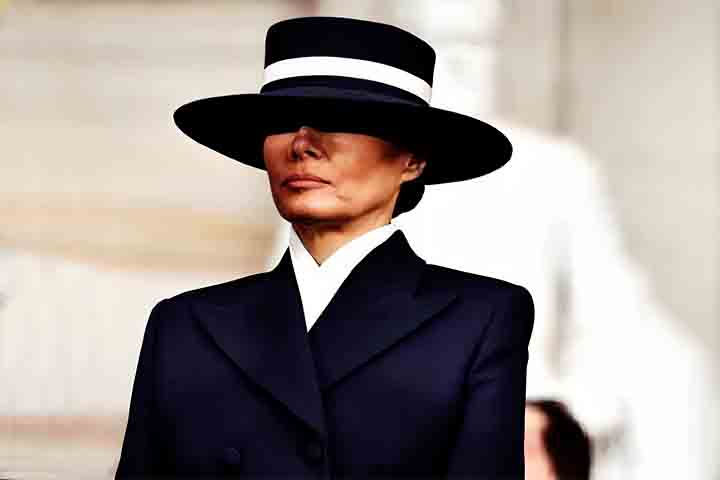 A obra, de autoria do americano Brad Downey, substituiu uma escultura anterior da primeira-dama que foi incendiada na mesma região no dia 04/07/2020, data em que os americanos comemoram sua independência.