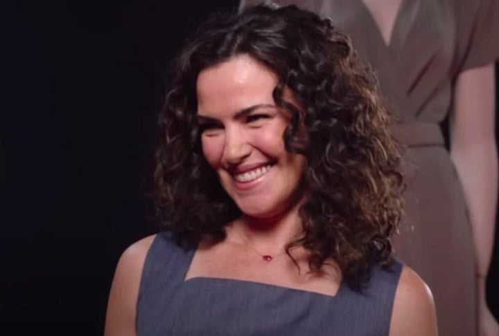 Ela iniciou sua carreira muito jovem, trabalhando como modelo aos 12 anos, e rapidamente se tornou um dos rostos mais requisitados da publicidade brasileira nos anos 1990.