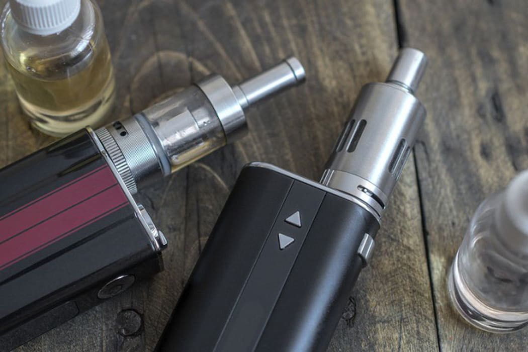  Segundo a Sociedade Brasileira de Pneumologia e Tisiologia (SBPT), os principais sintomas são tosse, dor torácica e dispneia, além de dor abdominal, náuseas, vômitos, diarreia, febre, calafrios e perda de peso.