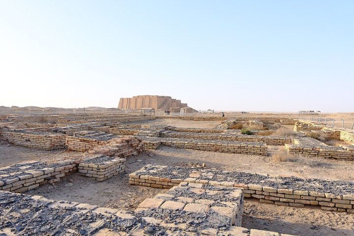 A antiga cidade de Ur, onde a tábua foi encontrada, foi um importante centro sumério localizado na Mesopotâmia, próximo ao rio Eufrates, no atual Iraque.