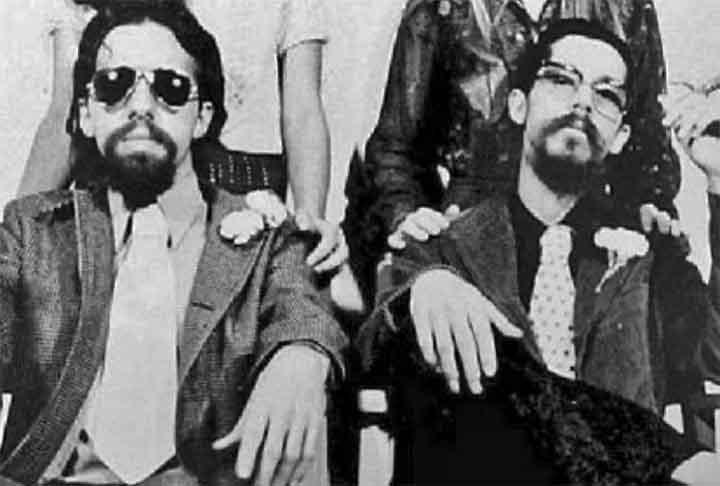 Dois sucessos de Raul Seixas que até hoje são aclamados pelo público também tiveram a influência de Paulo Coelho, Sociedade Alternativa e Eu nasci há 10 mil nos atrás, de 1978.