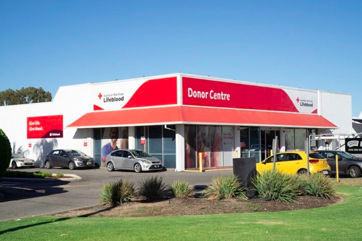 A organização tem trabalhado com o Instituto de Pesquisa Médica Walter e Eliza Hall para criar anticorpos anti-D em laboratório. 