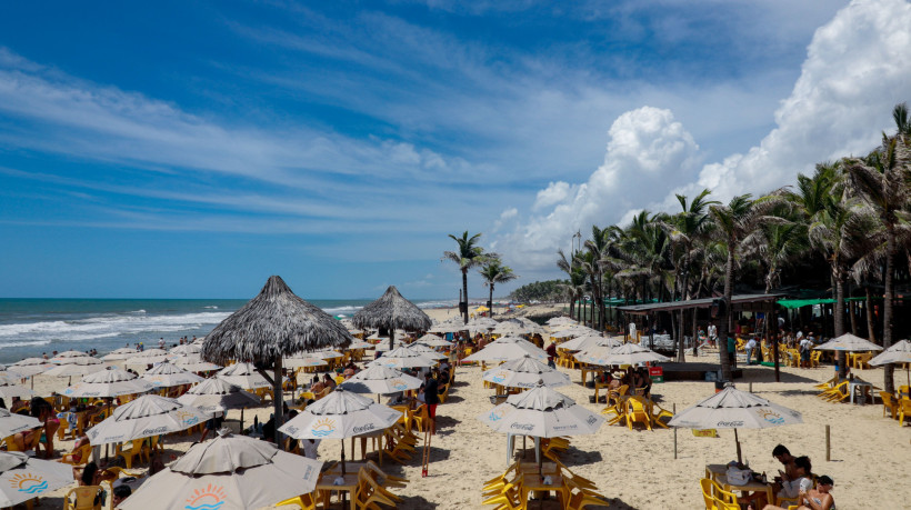 As vagas são para as barracas na Praia do Futuro