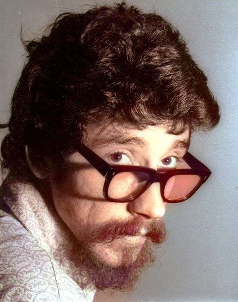 Raul Seixas morreu em 21/8/1989 aos 44 anos. Ele teve pancreatite aguda. Ficou na história como um dos pioneiros do Rock e um dos mais criativos artistas da música brasileira. 