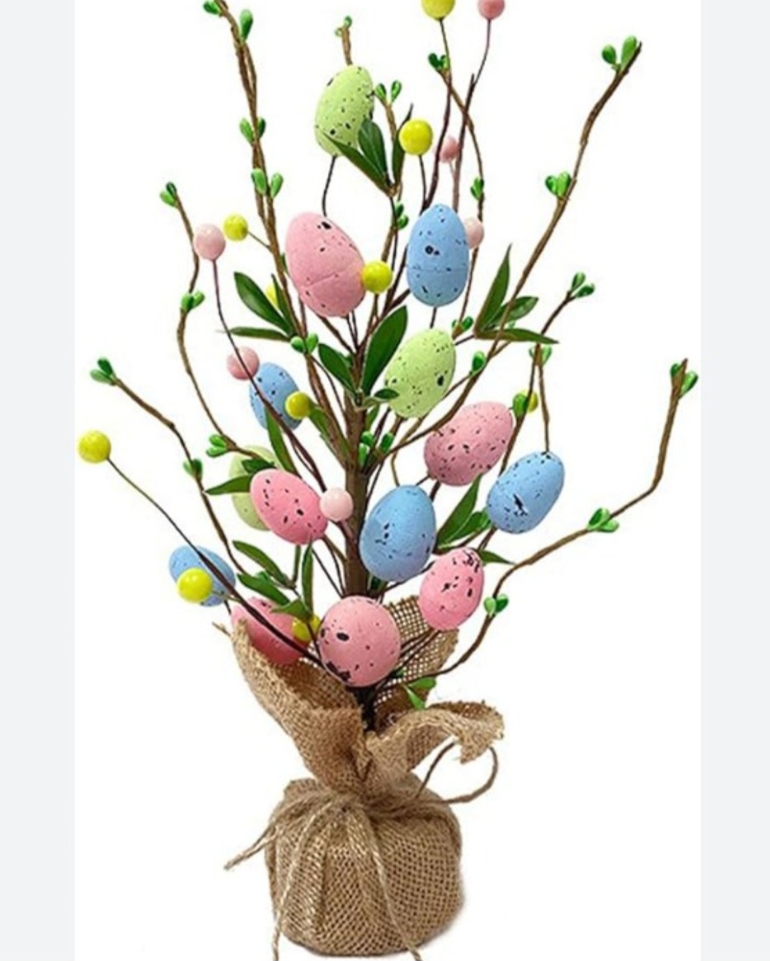 As árvores de Páscoa estão se espalhando e já existem diversos modelos à venda nos sites. Na Amazon, por exemplo, esta árvore com ovos coloridos custa R$ 103.
