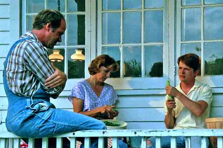 Em O Segredo do Meu Sucesso (1987), Michael J. Fox vive Brantley Foster, um jovem ambicioso que deixa o interior para tentar a sorte no mundo corporativo de Nova York. Ele acaba assumindo uma identidade falsa dentro de uma grande empresa, resultando em uma fantástica comédia. Fox tinha 26 anos à altura.