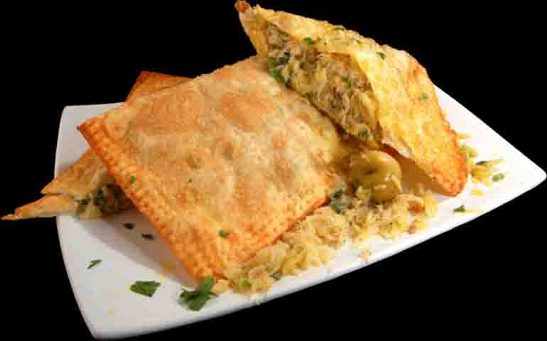 O pastel com caldo de cana, aliás, é uma das combinações mais queridas e tradicionais da culinária popular brasileira, presente em feiras livres, lanchonetes, praças e até em rodízios mais sofisticados, como o da The Paztel.