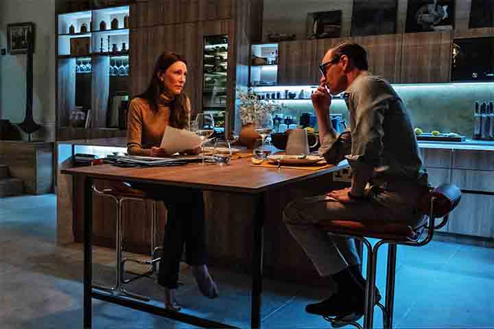 Código Preto é um thriller de espionagem dirigido por Steven Soderbergh, lançado em 13 de março de 2025. O filme acompanha os agentes de inteligência e cônjuges George (Michael Fassbender) e Kathryn Woodhouse (Cate Blanchett).