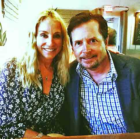 A instituição financia projetos essenciais, coordena equipes de pesquisa e busca acelerar descobertas científicas em benefício dos mais de 6 milhões de pacientes em todo o mundo. Neste 4 de abril, aliás, celebra-se o dia do parkinsoniano.