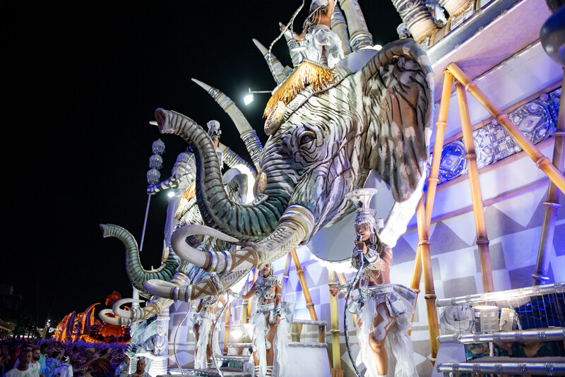 Vale lembrar que até 1983, o Grupo Especial desfilava apenas no domingo. Já entre 1984, ano de inauguração do Sambódromo, e 2024, os desfiles aconteciam entre domingo e segunda-feira.