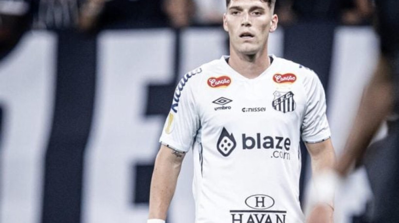 Meia argentino é o melhor do Santos em derrota para o São Paulo, mas cobra melhor atuação coletiva 