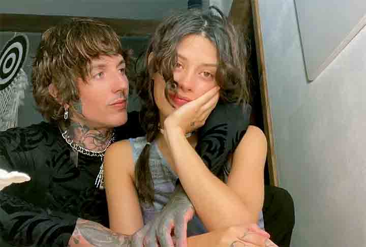 Oli Sykes, vocalista da banda 'Bring Me the Horizon', é casado com a modelo brasileira Alissa Salls. Em 2021, ele revelou ter 'se tornado brasileiro'. 