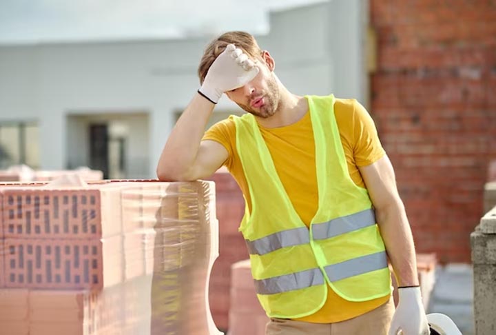 De acordo com a Organização Mundial da Saúde (OMS) e a Organização Mundial de Meteorologia (OMM), entre 2000 e 2019 o calor causou a morte de 489 mil pessoas anualmente em todo o mundo.