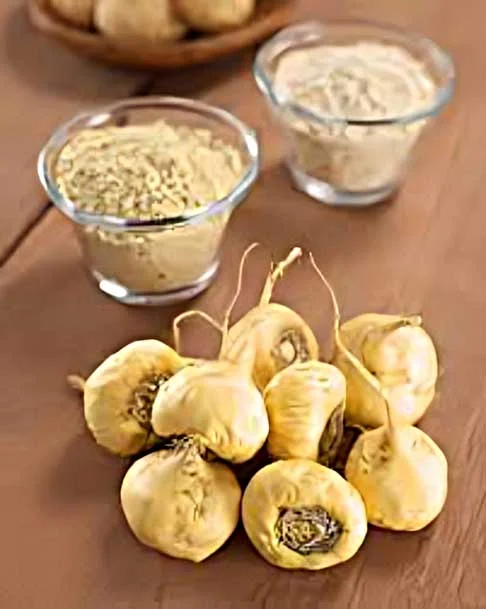 Farinha de Maca Peruana- Rica em fibras, vitaminas, zinco, cálcio e ferro. Ajuda no aumento da energia de quem faz atividade física. A cada 100 gramasa possui 353 calorias. Usada para preparar vitaminas e smoothies.