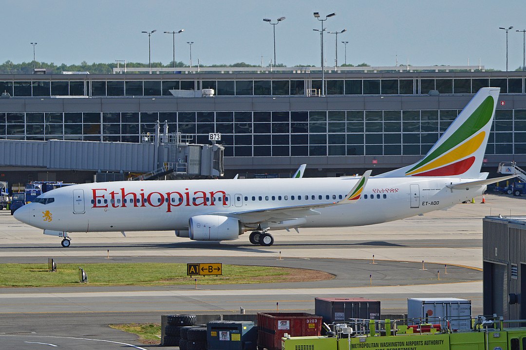 A Ethiopian Airlines é uma companhia aérea fundada em 1945 em Adis Abeba, capital e maior cidade da Etiópia, com 527 km² e 3,3 milhões de habitantes. 