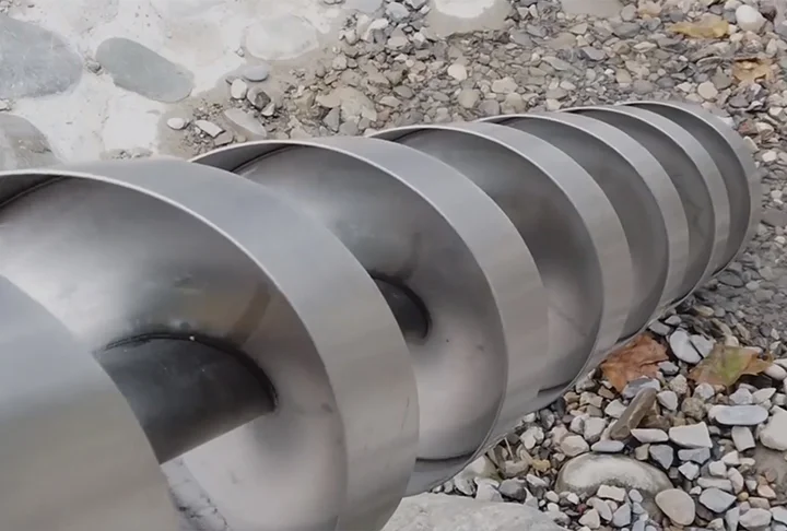 Na escavação da cratera, os cientistas descobriram que as rochas das profundezas eram menos úmidas do que se supunha.